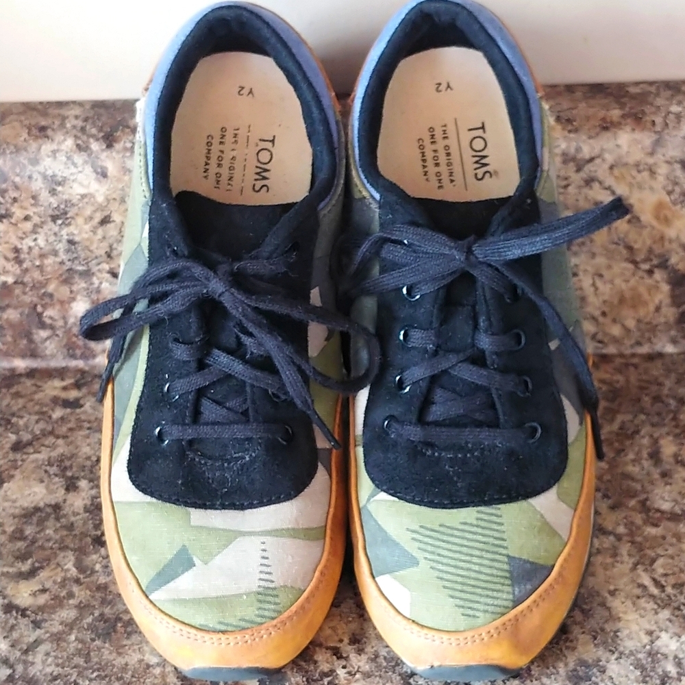 TOMS🌱 Youth 2 Camo Lace up Sneakers - Picture 3 of 9